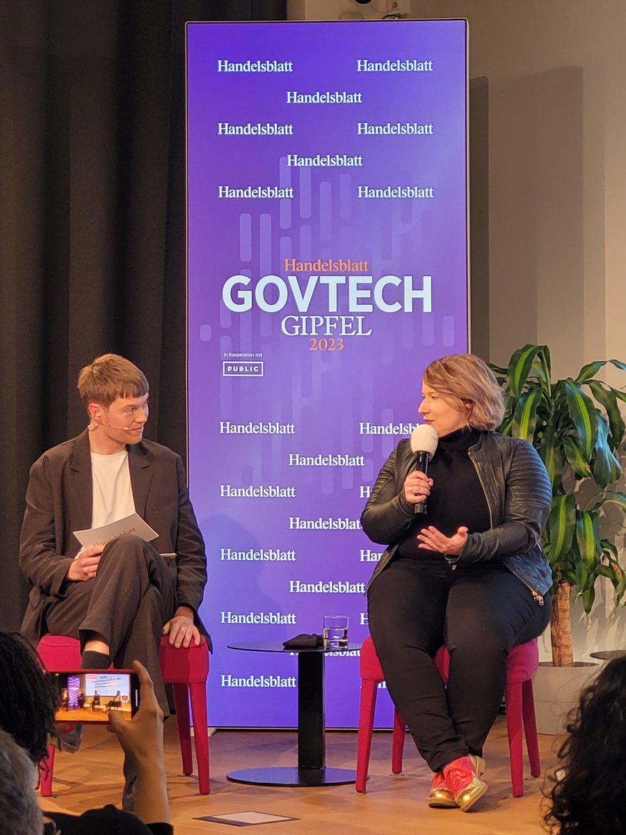 PUBLIC_Germany's tweet image. &quot;Spielräume nutzen statt ausbremsen lassen&quot; - unser Kollege Jakob Kollotzek moderiert das letzte Panel des Tages mit @JanaJanze, Dr. Moritz Philipp Koch und Anja Theurer zum Thema &apos;Beschaffungsrevolution: Wie die Digitalisierung die Verwaltung verändert&apos; #GovTechGipfel #HBGovTech