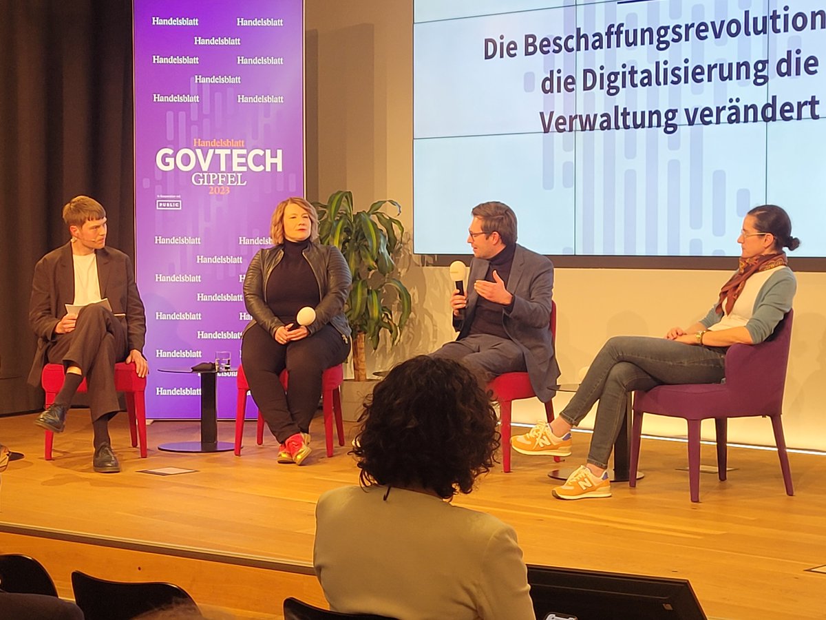 PUBLIC_Germany's tweet image. &quot;Spielräume nutzen statt ausbremsen lassen&quot; - unser Kollege Jakob Kollotzek moderiert das letzte Panel des Tages mit @JanaJanze, Dr. Moritz Philipp Koch und Anja Theurer zum Thema &apos;Beschaffungsrevolution: Wie die Digitalisierung die Verwaltung verändert&apos; #GovTechGipfel #HBGovTech