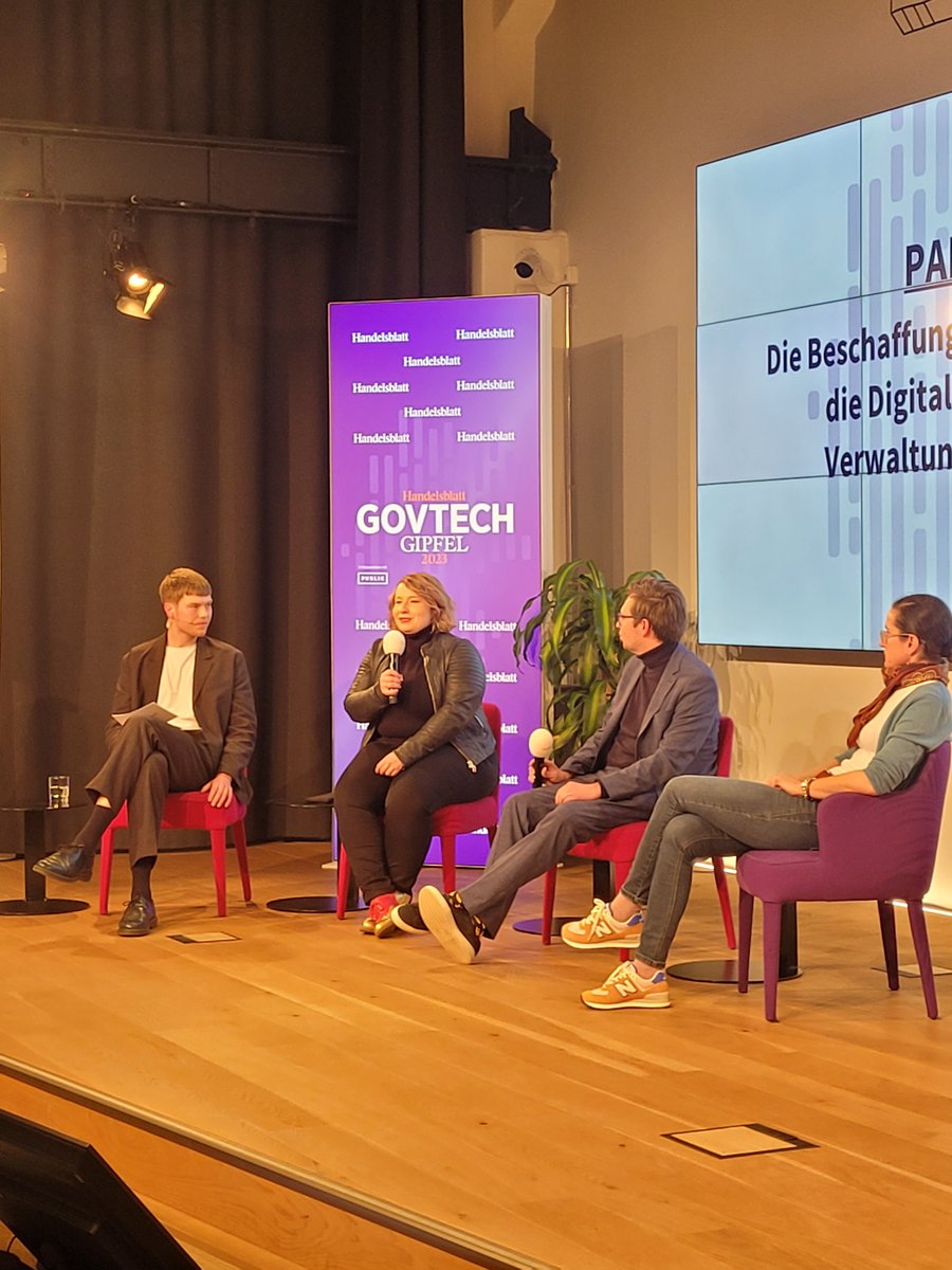 PUBLIC_Germany's tweet image. &quot;Spielräume nutzen statt ausbremsen lassen&quot; - unser Kollege Jakob Kollotzek moderiert das letzte Panel des Tages mit @JanaJanze, Dr. Moritz Philipp Koch und Anja Theurer zum Thema &apos;Beschaffungsrevolution: Wie die Digitalisierung die Verwaltung verändert&apos; #GovTechGipfel #HBGovTech
