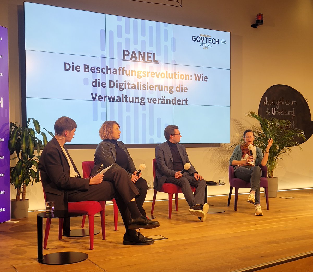 PUBLIC Deutschland (@public_germany) on Twitter photo "Spielräume nutzen statt ausbremsen lassen" - unser Kollege Jakob Kollotzek moderiert das letzte Panel des Tages mit <a href="/JanaJanze/">Jana (she/her)</a>, Dr. Moritz Philipp Koch und Anja Theurer zum Thema 'Beschaffungsrevolution: Wie die Digitalisierung die Verwaltung verändert' #GovTechGipfel #HBGovTech "Spielräume nutzen statt ausbremsen lassen" - unser Kollege Jakob Kollotzek moderiert das letzte Panel des Tages mit <a href="/JanaJanze/">Jana (she/her)</a>, Dr. Moritz Philipp Koch und Anja Theurer zum Thema 'Beschaffungsrevolution: Wie die Digitalisierung die Verwaltung verändert' #GovTechGipfel #HBGovTech