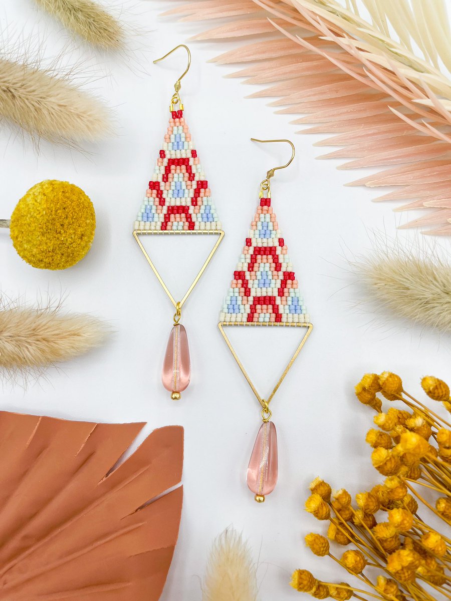 artbydeirdre's tweet photo. some colorful spring earrings, still up for grabs on my site! https://t.co/DfQ0yLYtNK