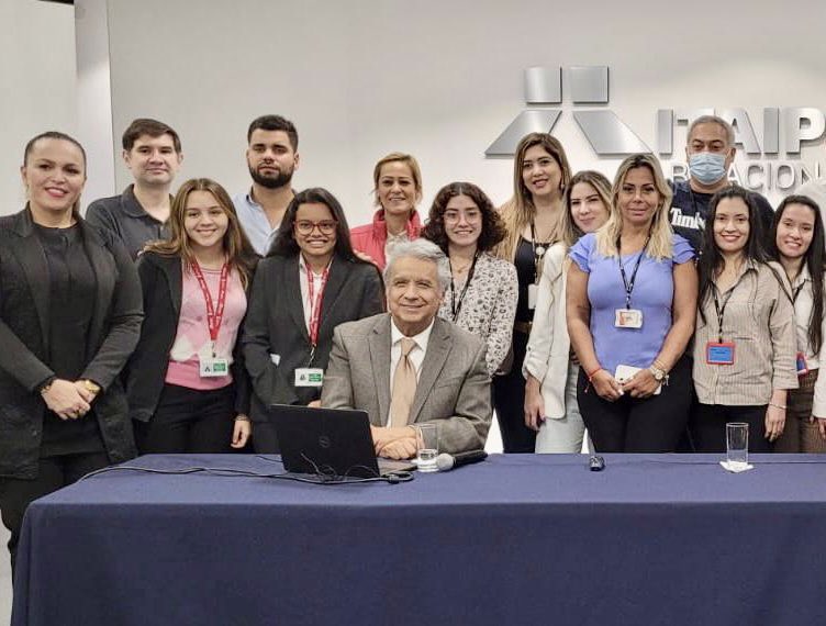 Lenin's tweet photo. La discapacidad no es incapacidad, sino parte de la maravillosa diversidad que vivimos. Fue la reflexión que trabajamos en la conferencia con funcionarios de @itaipuparaguay. Con mística, solidaridad y trabajo en equipo, lograremos la inclusión de las personas con discapacidad. https://t.co/SSSoceBCvm