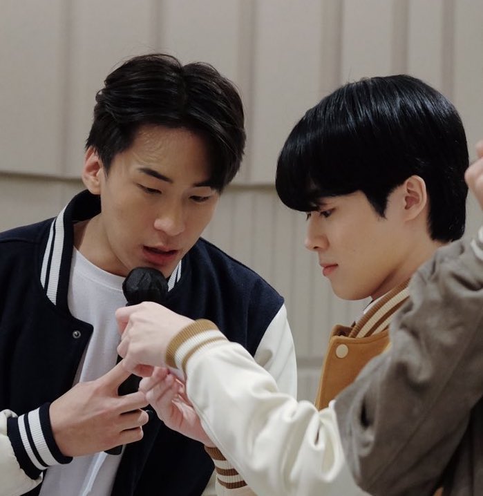ITM1221's tweet photo. จังหวะตกหลุมรักเป็นแบบนี้ค่ะ #bommu #mhing #หมิงบอม https://t.co/yO9CRXZ0yX