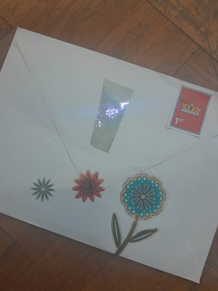 EB_ASC_TOPMARK's tweet photo. 🎨 KS1 have produced some beautiful Arts & Crafts today! An envelope decorated front and back, along with an envelope carrier! #TOPMARK https://t.co/ULHxTxey6J