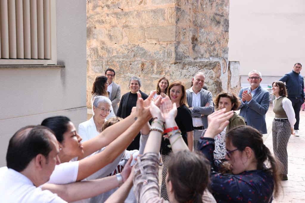 F_Armengol's tweet photo. La nova residència d'@orgmater tendrà 44 places i és un exemple dels projectes que impulsam amb els 41M€ del #Pla10.
Estic segura que amb el nou espai reforçareu la magnífica feina que feis per tanta gent, Mater.
Sou un orgull, i fonamentals per garantir drets i oportunitats. https://t.co/q712ggZIKa