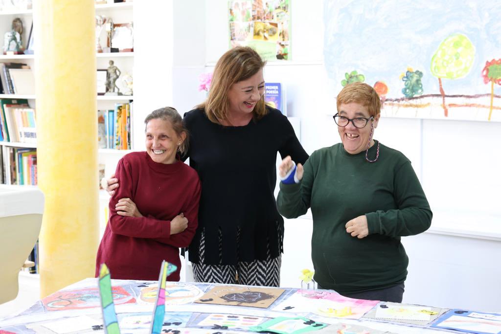 F_Armengol's tweet photo. La nova residència d'@orgmater tendrà 44 places i és un exemple dels projectes que impulsam amb els 41M€ del #Pla10.
Estic segura que amb el nou espai reforçareu la magnífica feina que feis per tanta gent, Mater.
Sou un orgull, i fonamentals per garantir drets i oportunitats. https://t.co/q712ggZIKa