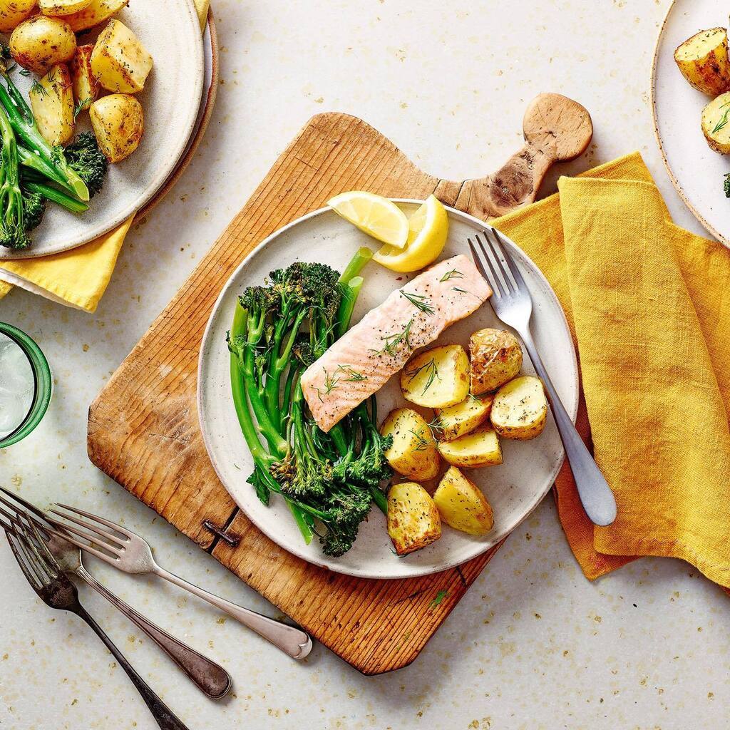 AlexLuck's tweet photo. New work for @ninjakitchenuk X @bbcgoodfood 
Food styling @lady_greenwood 
Props @forks_and_knives 
Art direction @hannahproud93 
Studio @artisthousestudios https://t.co/GZnvkC7k6B https://t.co/N62tngSPiC