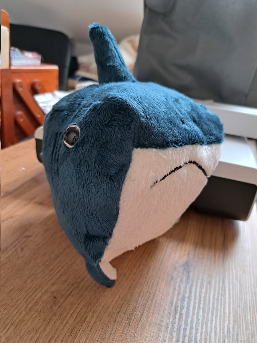 Knitting_Knight's tweet photo. Shark Orb (shorb) in small https://t.co/LltuEqA8SH