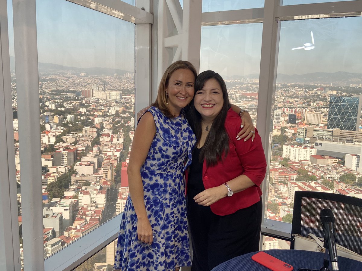DoreFerriz's tweet photo. #EnVivo ￼
La coach Adriana Arrazola nos dirá cómo lograr una reinvención profesional si tienes más de 40. @coachadrix

#AlAire ahora con 
@DoreFerriz
 en #PuntoyAparte

¡Sintoniza ya!
￼ https://t.co/STsgeMMk62
￼ https://t.co/BsengUnX5A https://t.co/ZKcDHHPonS