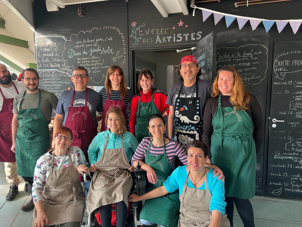 EOISanRoque's tweet photo. Nuestros estudiantes de francés están participando en una movilidad de grupo para personas adultas en la Cocotte Solidaire en Nantes (Francia) para aprender a ser ecológicos y sostenibles en nuestro día a día y tener una mejor comprensión sobre la cultura francesa. 
#ErasmusPlus https://t.co/mBLWvcvbic