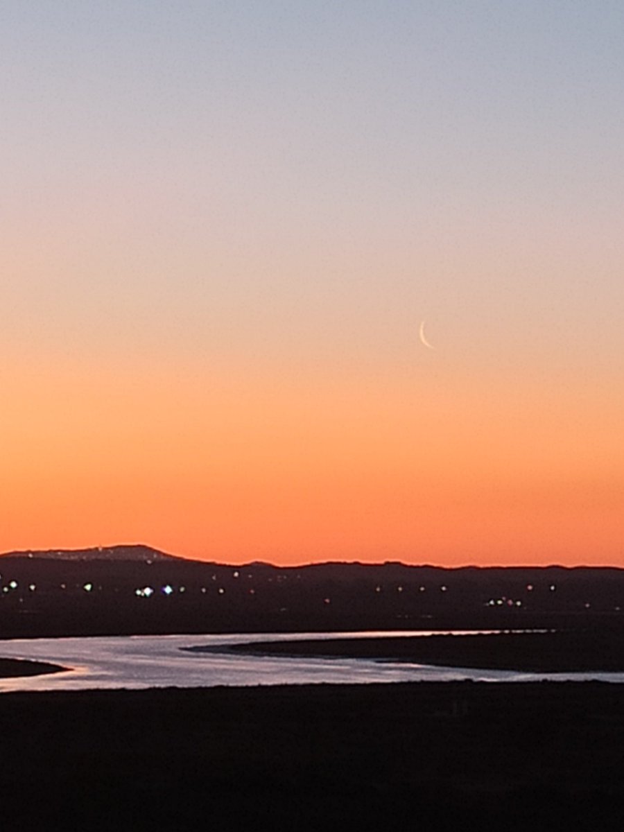 chelofernandez's tweet photo. @plalanda_II @fatimamartinez @martamj32 @vickyvidal1 @paolaromano60 @JuanJRoca @Verdebaranda @jmlopezzafra @Manuj_Hidalgo @TeresaLSoto @Rafaelpampillon Hoy, martes 18. Amanecer 🥰 https://t.co/LAO81cY3QO