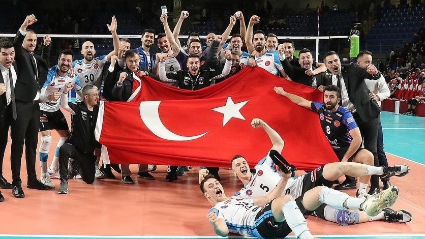 Temmzvolley's tweet photo. Fenerbahçe'yi 3-0 ile geçen Halkbank, Türkiye kupasında şampiyon🏆🏆

#KupaVolley2023 https://t.co/jvBuE2lVYN