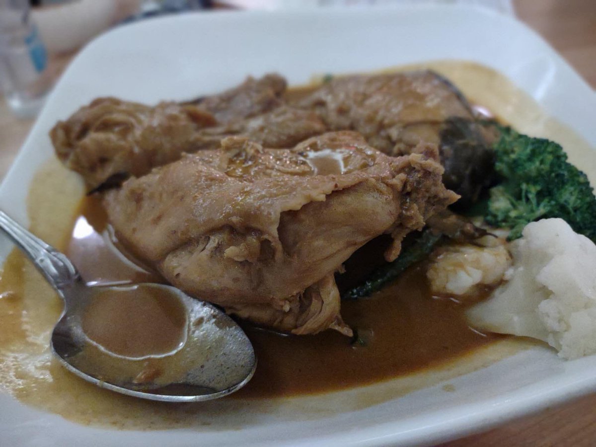 ChineseFoodPor1's tweet photo. Do you know what is #Peranakan #food? It is food created by #chinese #immigrants now living in #malesia and #Indonesia , I ordered #chicken and #noodles in the #restaurant, #chinese way of cooking and southeastern #asia condiments/spices. 😋 #yummy #tuesdayvibe #TongueOutTuesday https://t.co/EHw1bIpYoi