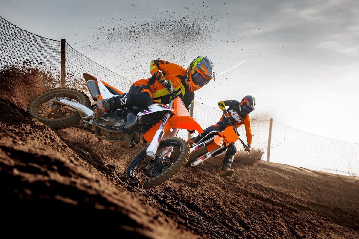 LiveMXOnline's tweet photo. 🟠 KTM 2024 SX Motocross Range is here!
https://t.co/vyBaVP7HWK
#KTM #ReadyToRace #MX #Motocross #SXRange #KTMSX #Moto #Motox #Dirtbikes #LiveMotocross https://t.co/oehowXvuJs