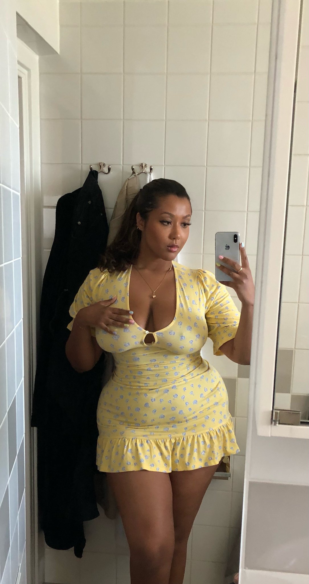 Summer dresses are in season again https://t.co/cce1d9GJjV