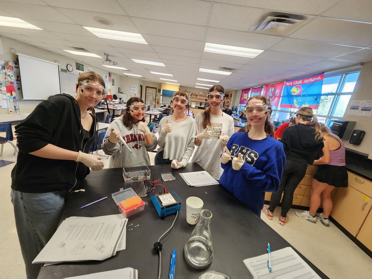 RHSMounties's tweet photo. AP Bio completing the 2nd day of the Chopped (DNA editing) Lab.
#TheCuttingEdge! #APBioROCKS https://t.co/YTQtGasDCX