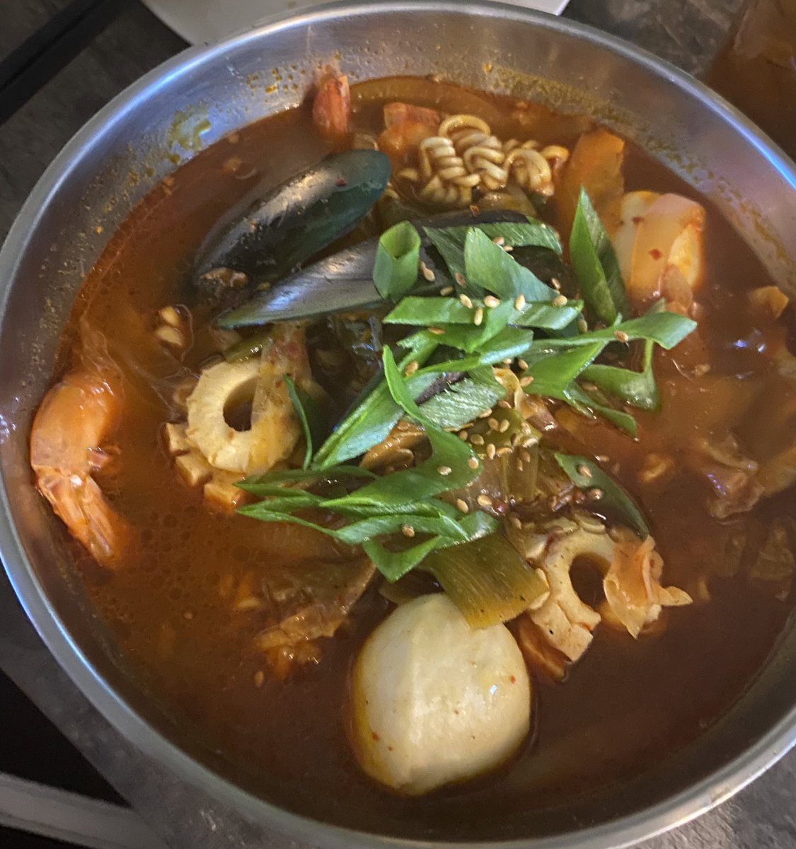 skyisclair's tweet photo. anjrit alhamdulillah gw dopertemukan dengan makanan dewa yaitu jjampong di sarangeui oppa di jogja ya Allah seneng bgt makan jjampong enak cuma 30 ribu tapi rasanya gak kaleng kaleng https://t.co/5WYrjmCxs7