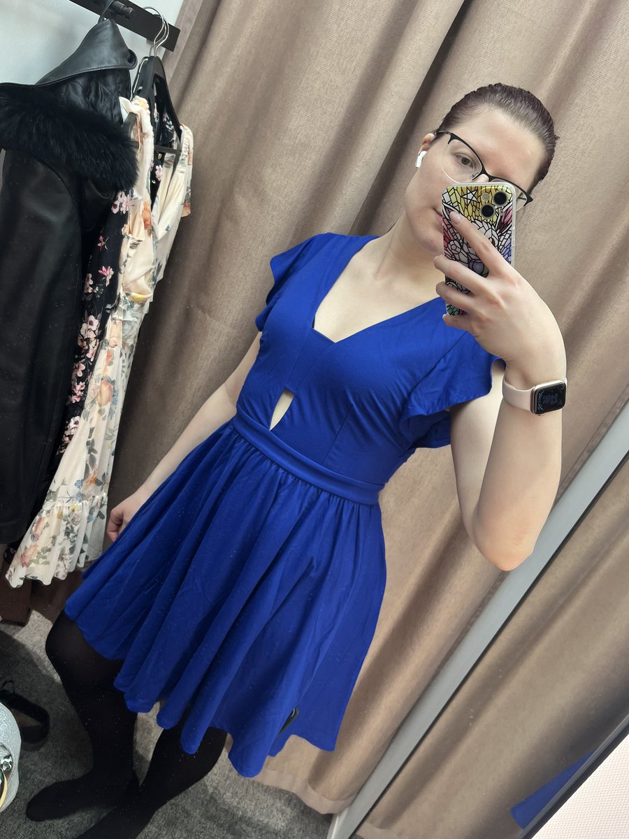 nikibabos's tweet photo. Nem nagyon mertem korábban ilyet kirakni, de kíváncsi vagyok, hogy ez a ruha nekem való-e? Igen, #nosmink #nobrows #thickAF 😆 igen, felkészültem “mindenreis” 😀 https://t.co/PO7nmly6a1