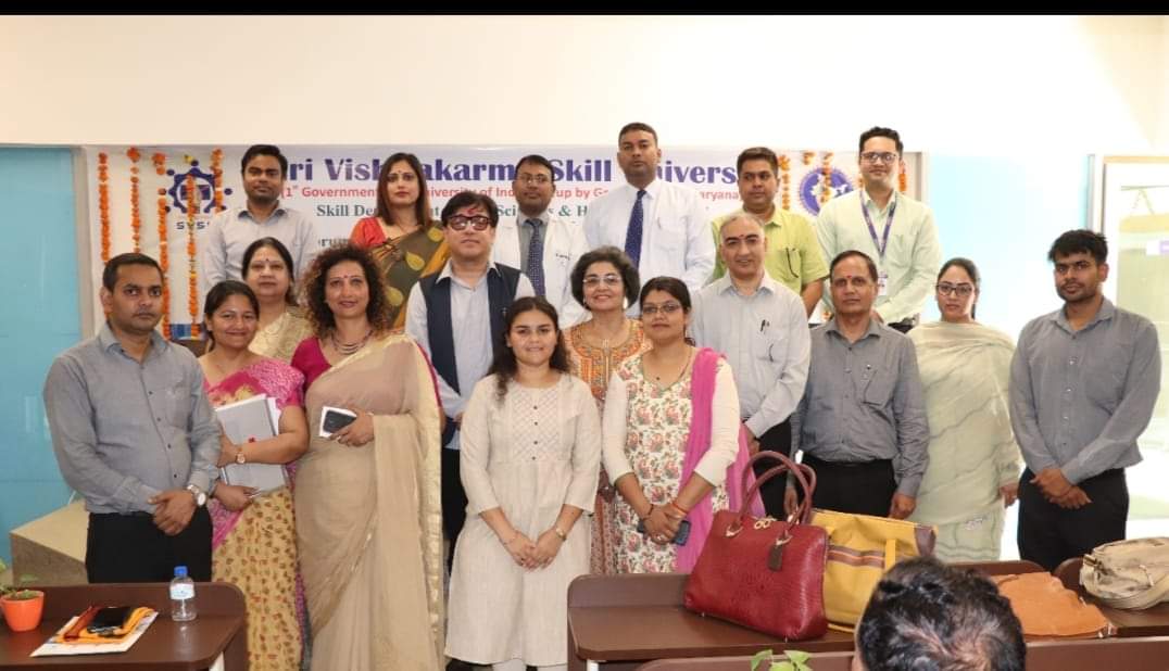 jfmltindia's tweet photo. नैतिक मूल्यों की परिधि में हो लाभ -डॉ.राज नेहरू
श्री विश्वक���्मा कौशल विश्वविद्यालय में मेडिकल लैब टेक्नोलॉजी डे के उपलक्ष्य में आयोजित हुआ समारोह
पलवल। विश्वविद्यालय के कुलपति डॉ. राज नेहरू ने कहा कि चिकित्सा के क्षेत्र में नैतिक मूल्य नितांत आवश्यक हैं।
@rajnehru33
@svsuindia https://t.co/6LH4DUdAjy