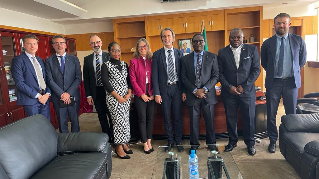 supa_moto's tweet photo. Meeting at the Ministry of Energy
With Hon. Minister of Energy Peter C. Kapala surrounded by The Swedish Embassy: Emanuel Lundin, Tim Möller, Ulf Ekdahl, Ambassador Johan Hallenborg, and from ECS: Towela Mbewe, Marion Peterson, CEO Mattias Ohlson, and Chairman Gabriel Mumba.🙏 https://t.co/J0Z5vFamNj