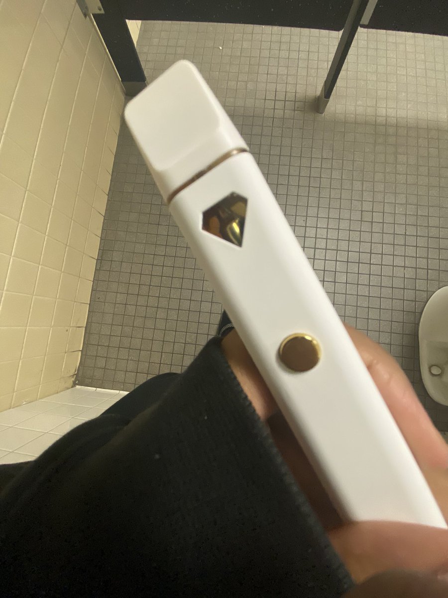 nymph009's tweet photo. school makes me wanna kms but at least I have her. https://t.co/Xt1V0XhqKF