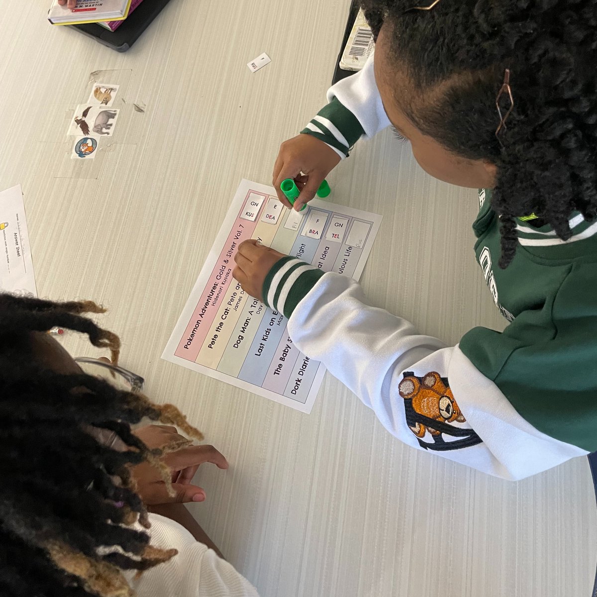 HPESLibrary's tweet photo. These students are using library skills to solve library themed puzzles for School Library Month! 📚 #howmanytimescanisaylibraryinonetweet @hunley_park @VOCALCCSD https://t.co/yKy9OriPIf