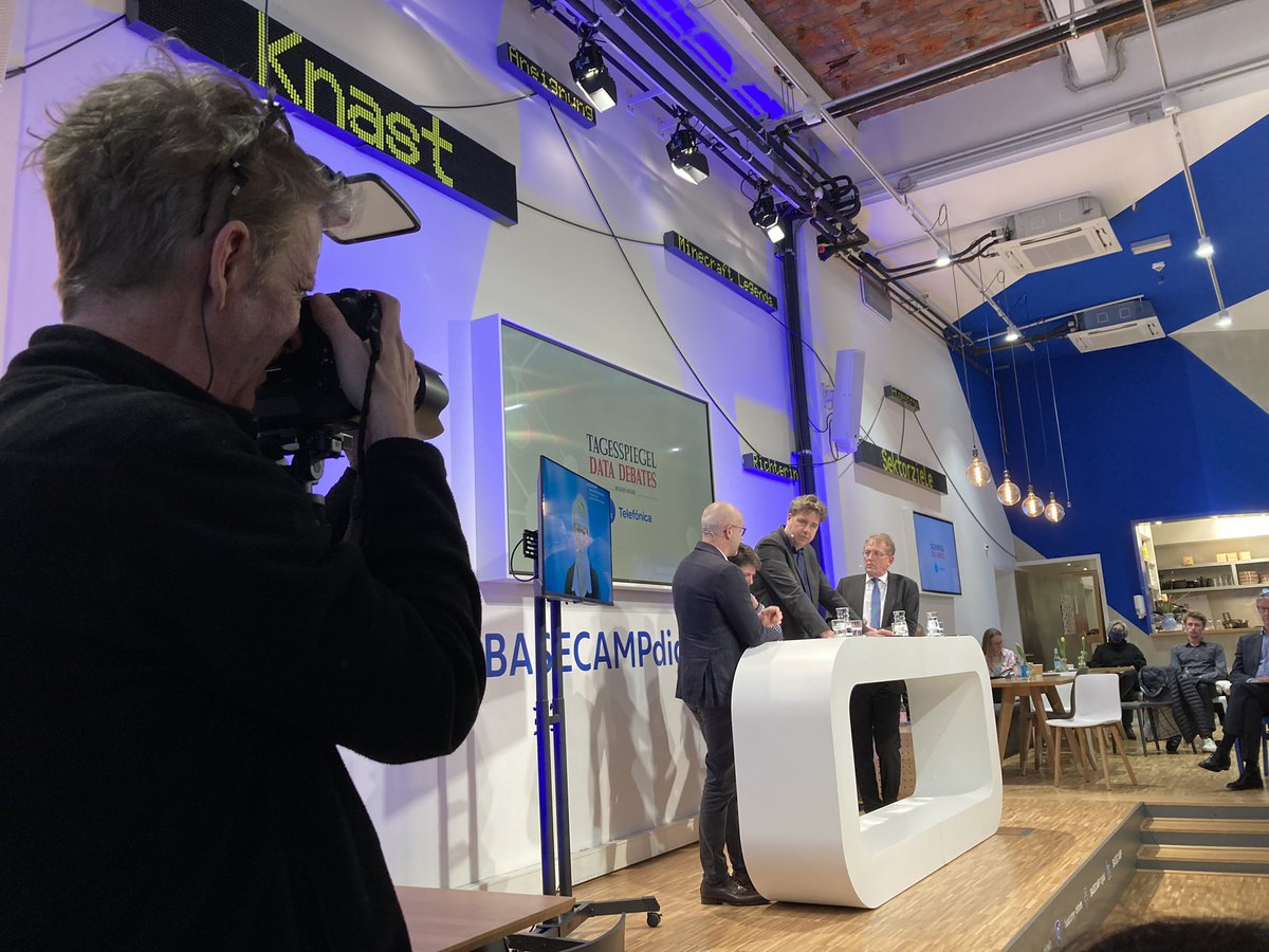 ChristophN's tweet photo. Wie kann nachhaltige Energieversorgung gelingen? Spannende Diskussion mit unterschiedlichen Standpunkten. Schwer möglich ohne #Digitalisierung #datadebate https://t.co/DVBvBYX5rA