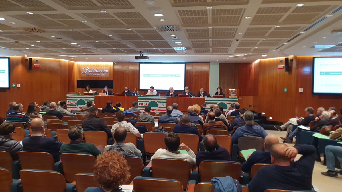 filcabari's tweet photo. #Roma Consiglio generale Filca nazionale, col segretario generale Cisl Luigi Sbarra. Luigi #Sideri: pieno sostegno della Filca Bari alle proposte su #Pnrr, #Codice #Appalti, #bonusedilizi. Nel territorio prosegue la nostra azione sindacale, con ottimi risultati sul proselitismo. https://t.co/CYp3B7JC9R