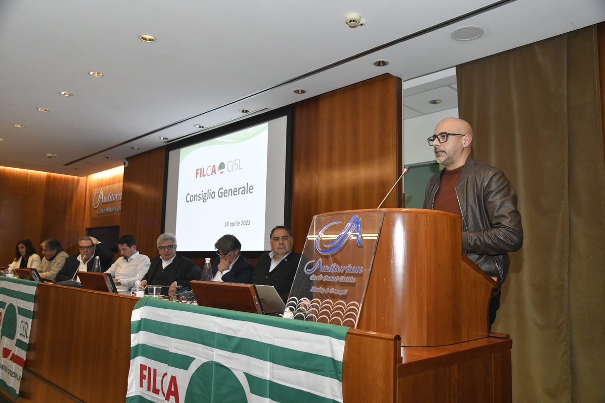 filcabari's tweet photo. #Roma Consiglio generale Filca nazionale, col segretario generale Cisl Luigi Sbarra. Luigi #Sideri: pieno sostegno della Filca Bari alle proposte su #Pnrr, #Codice #Appalti, #bonusedilizi. Nel territorio prosegue la nostra azione sindacale, con ottimi risultati sul proselitismo. https://t.co/CYp3B7JC9R