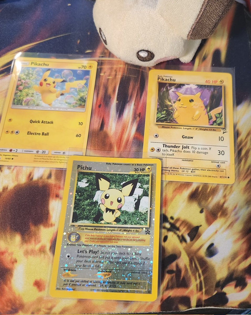 ✨️Yellow Mice Tuesday ✨️  
Happy Tuesday!!  I'd like to give some yellow mice away to give someone else a nice week! (Pichu plush not included) 

 Just 🖤 and retweet! 

 Entries will be accepted until 4/30/2023 at 8pm EST ish. For US &amp; International, I will ship PWE.