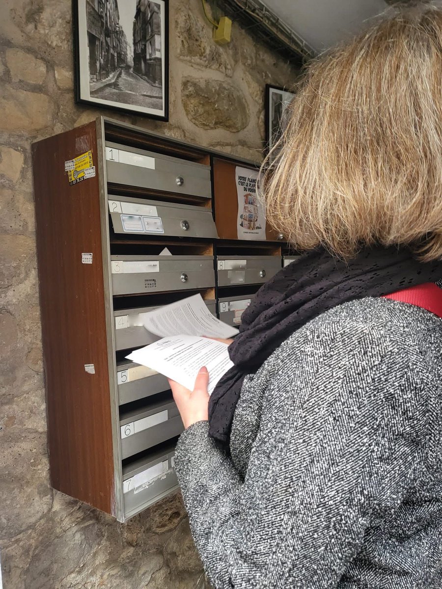 MParisCentre's tweet photo. Ce matin, opérations de contrôle et verbalisation des meublés touristiques non déclarés à #ParisCentre par les équipes de @Paris en charge de la protection du logement, en présence de @KarineBarbagli.
1/2 https://t.co/eKU91AJxhp