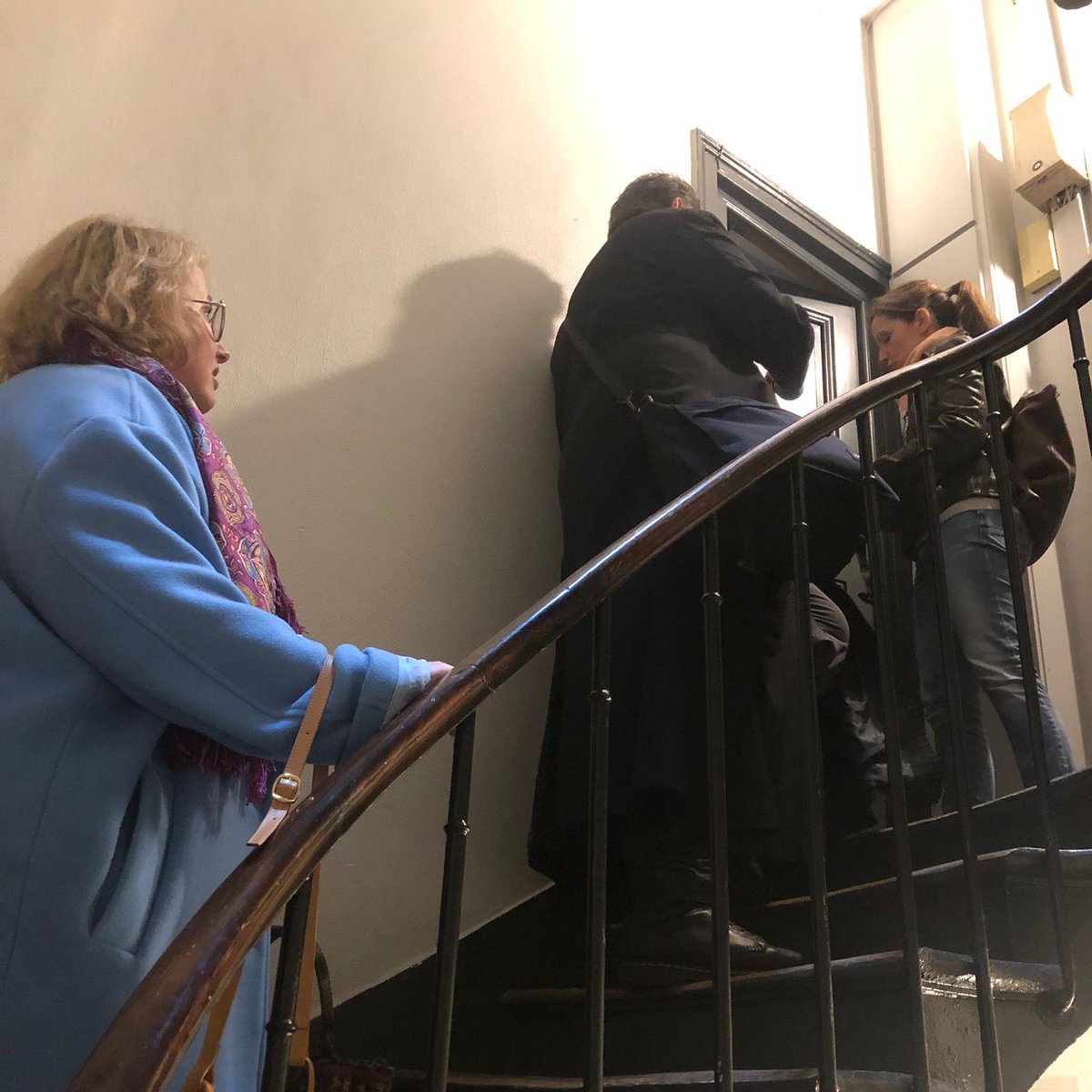 MParisCentre's tweet photo. Ce matin, opérations de contrôle et verbalisation des meublés touristiques non déclarés à #ParisCentre par les équipes de @Paris en charge de la protection du logement, en présence de @KarineBarbagli.
1/2 https://t.co/eKU91AJxhp