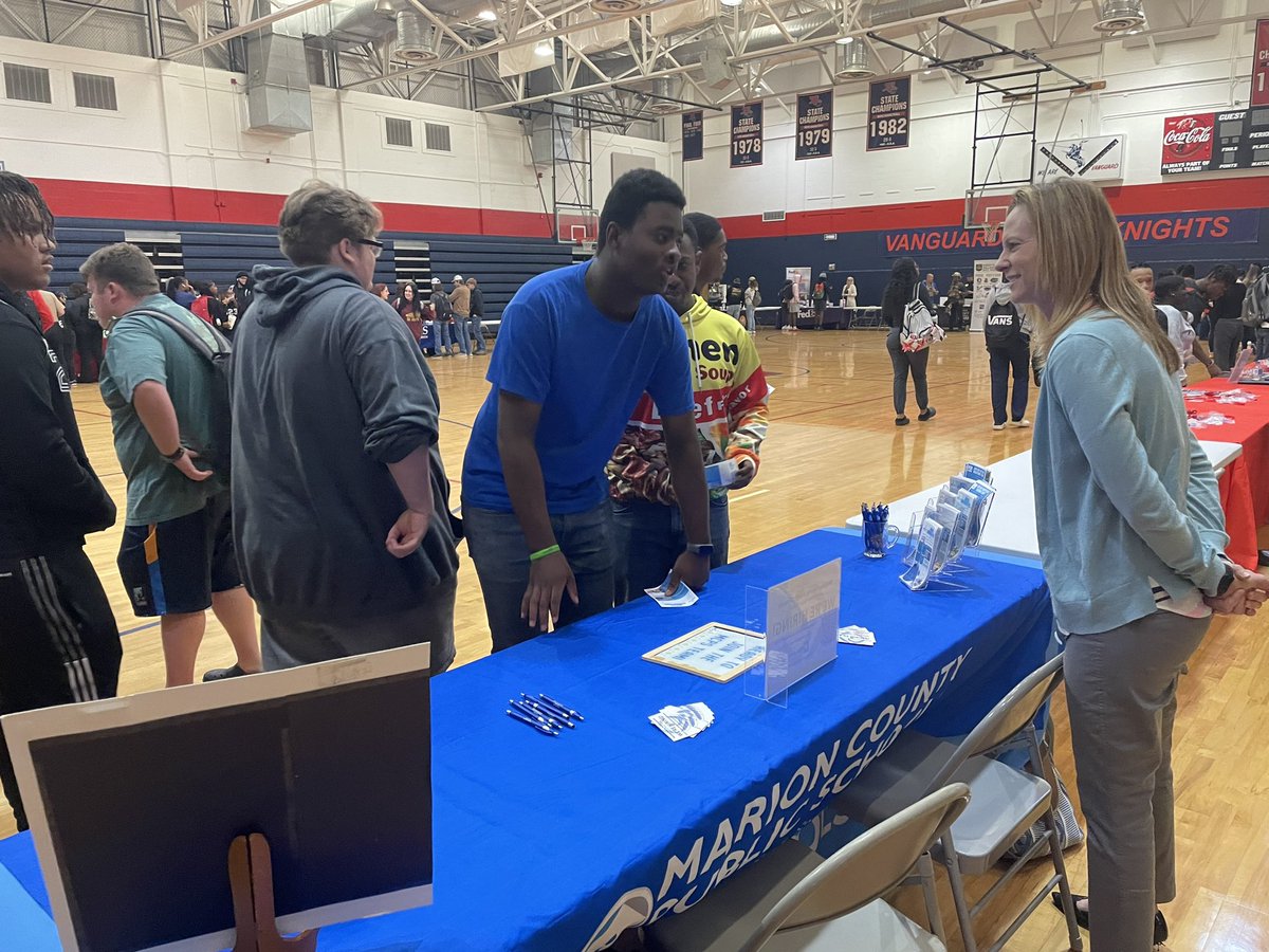 RecruitMCPS's tweet photo. Shout out to @vanguard_high for hosting an amazing student Career Fair 🍎🚌🍎 @HRchoquette #HR #education #career #CareerFair #students #graduate #HighSchool #teachers #staff #join #team #future #goals #pathways https://t.co/YGILNjozM9