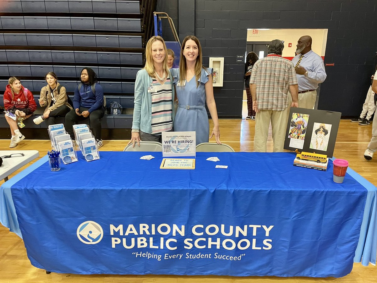 RecruitMCPS's tweet photo. Shout out to @vanguard_high for hosting an amazing student Career Fair 🍎🚌🍎 @HRchoquette #HR #education #career #CareerFair #students #graduate #HighSchool #teachers #staff #join #team #future #goals #pathways https://t.co/YGILNjozM9
