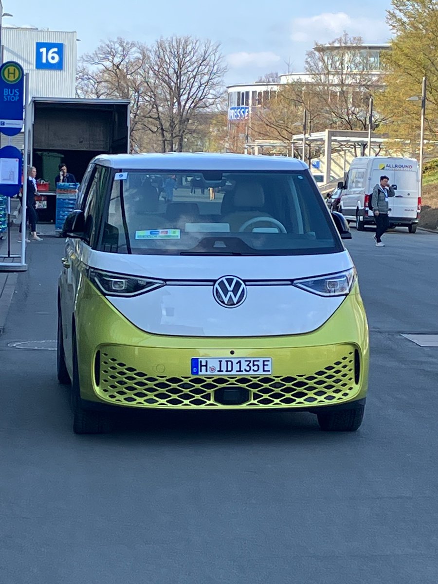 sfales7's tweet photo. Spotted a VW ID. Buzz in the wild today. Looks great in person. This was a five person model that had plenty of room in the rear. Hopefully they will bring a seven passenger camper version to the US! https://t.co/LCYujmCj7Z