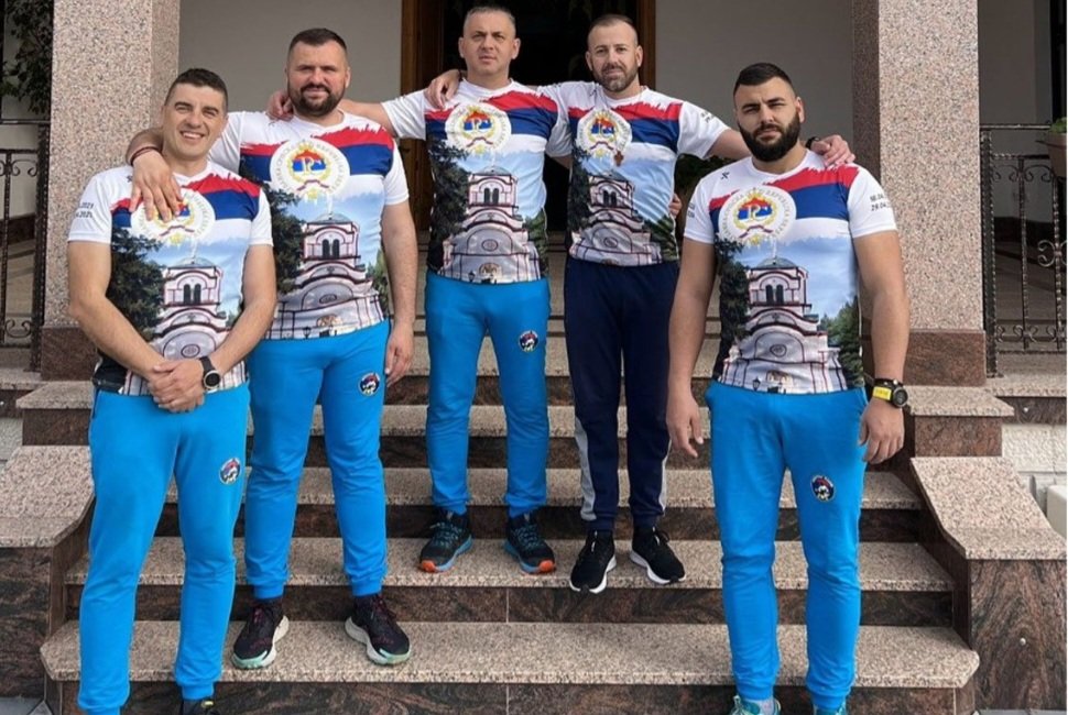 Jovanakrunicc's tweet photo. Ponosna na kuma i momke. ❤️💙🤍 #zaacinekorake uključimo se svi i pomozimo koliko možemo. 💪 https://t.co/aN8Q1wts26