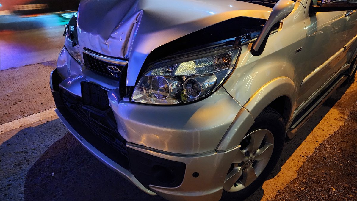 Tetap berhati hati yang sedang dalam perjalanan.Perhatikan dengan seksama kendaraan yang ada didepan.Sudah extra hati hati, ada yang lebih mendadak mengerem 😥. Terimakasih <a href="/PTJASAMARGA/">PT. JASAMARGA</a> sdh dibantu tarik sampai Jasamarga Bks barat 🙏. <a href="/RadioElshinta/">Radio Elshinta</a> <a href="/TMCPoldaMetro/">TMC Polda Metro Jaya</a> <a href="/SonoraFM92/">Radio Sonora Jakarta</a>