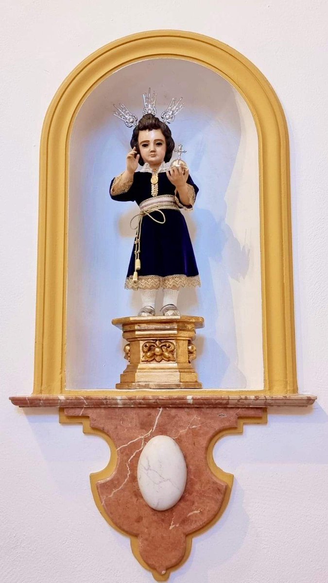 HdadSSantaMarta's tweet photo. #Priostia | Durante toda la #Cuarema y #SemanaSanta el Niño Jesús del #Sagrario ha ido a cambiando de eternos adaptados al tiempo litúrgico de cada momento.
Por ello, en Cuaresma lució la túnica morada y durante los días de la Semana Santa apareció ataviado con el hábito⬇️ https://t.co/6Rwrqn2cmi
