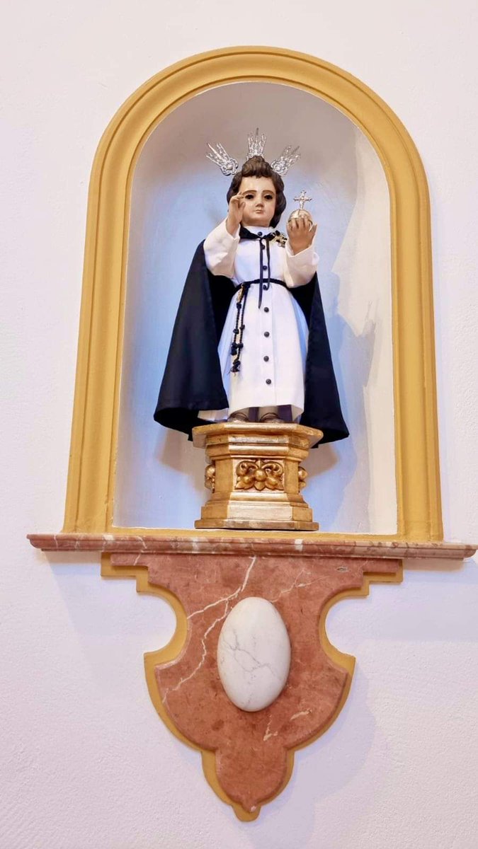 HdadSSantaMarta's tweet photo. #Priostia | Durante toda la #Cuarema y #SemanaSanta el Niño Jesús del #Sagrario ha ido a cambiando de eternos adaptados al tiempo litúrgico de cada momento.
Por ello, en Cuaresma lució la túnica morada y durante los días de la Semana Santa apareció ataviado con el hábito⬇️ https://t.co/6Rwrqn2cmi