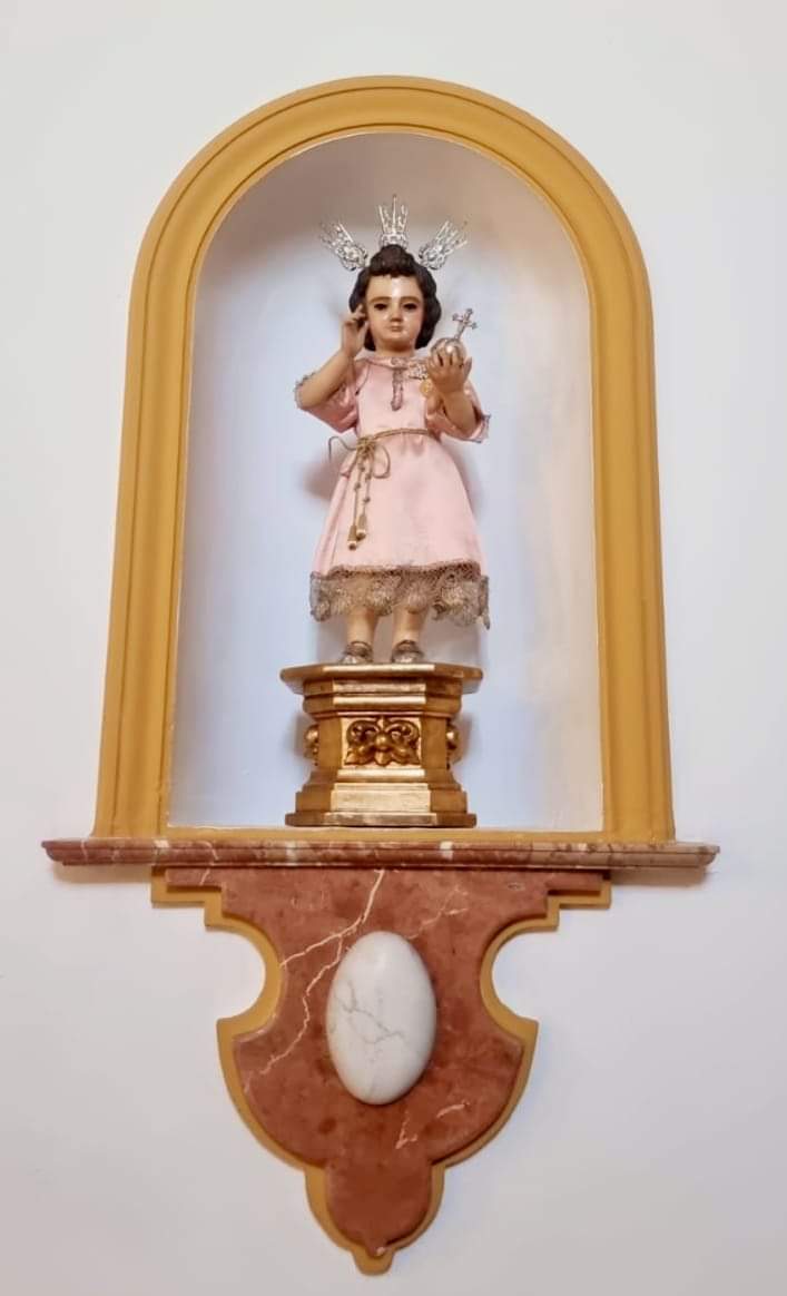 HdadSSantaMarta's tweet photo. #Priostia | Durante toda la #Cuarema y #SemanaSanta el Niño Jesús del #Sagrario ha ido a cambiando de eternos adaptados al tiempo litúrgico de cada momento.
Por ello, en Cuaresma lució la túnica morada y durante los días de la Semana Santa apareció ataviado con el hábito⬇️ https://t.co/6Rwrqn2cmi