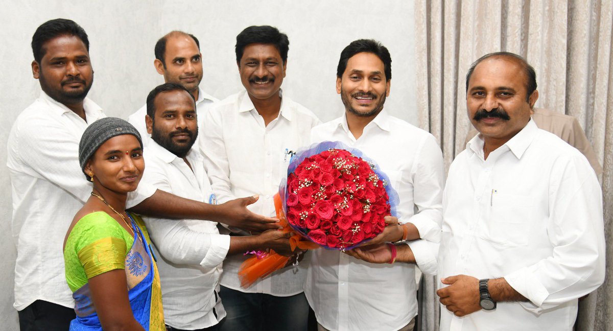 It was a pleasure meeting some of our dedicated grassroots soldiers, who have tirelessly visited every household in their Sachivalayams, taking our message of progress and development to every doorstep. Proud of our @YSRCParty Kutumbam!