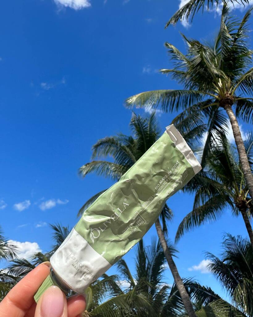 Olivellaline's tweet photo. “I am looking for a face cream that hides the fact that I have been tired since 2010.”
Look no further ! @olivellaline #nomakeup today #redness solution is here to save you 🫒
.
.
.
#skincaretips #skincaremiami #skincaremadesimple #greenfeed #olivella… https://t.co/Qtkv74Tiue https://t.co/uFBi2CIOaD