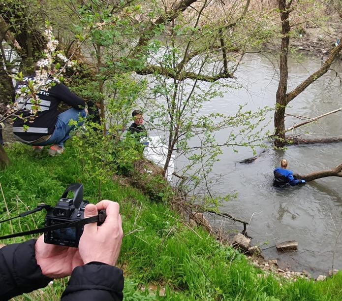 Signi zoekhonden vindt vermiste na 7 weken terug in Roemenië. 
Goede voorbereiding, juiste inzettechniek en hoge motivatie maakte de zoekactie in 1 dag sluitend.
Opnieuw Kamervragen gesteld zodat dit ook weer in Nederland kan!
telegraaf.nl/nieuws/2125995…