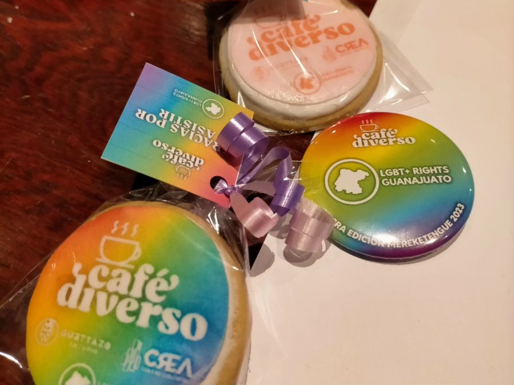 SoyArreortua's tweet photo. Se llevó acabo el 3er Café Diverso por LGBT+ Rights Gto en Irapuato formando parte también del Nano Festival #Mereketengue 2023 en el CREA. 🍓🌈

Seguimos sumando a la causa en favor de la visibilidad de la comunidad LGBTIQ+ en Gto, en familia y compañía todo sabe mejor. 🏳️‍🌈🏳‍⚧ https://t.co/5zOmmhGeBg