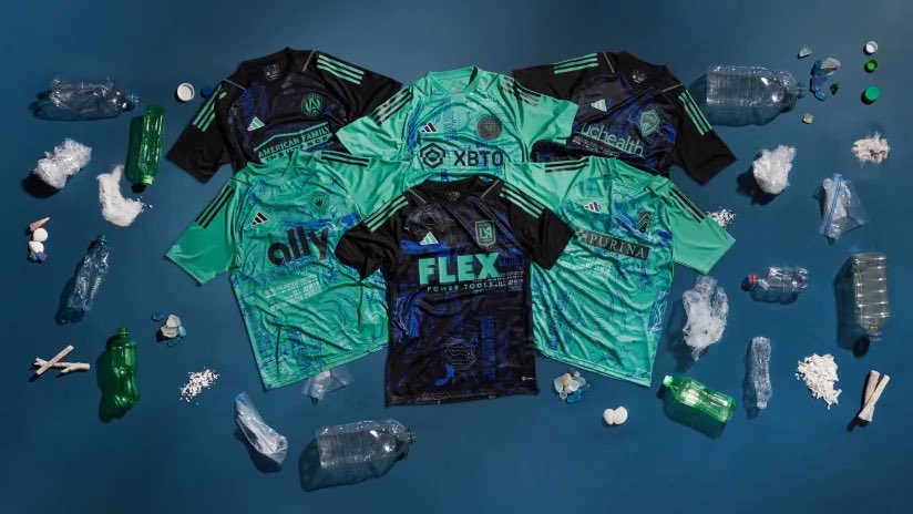 sellamasoccer's tweet photo. Como cada aรฑo, la #MLS presenta las camisetas 100% de plรกstico reciclado de los residuos en mares y costas. La iniciativa social de #MLSWORKS con Parley Ocean es para ayudar a crear comunidades sostenibles y concienciar sobre problemas medioambientales ๐๐ #GreenerGoals https://t.co/mWoc1Vi5bs