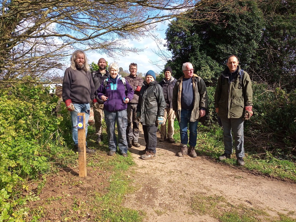 GreenwaysProj's tweet photo. Installation of the waymarking today for the Rushmere St Andrew Coronation Walk route. Along with path cutting and impromptu path surface improvements utilising fly-tipped rubble! @EastSuffolk @IpswichGov #volunteers #pathwork #coronationwalk #rushmerestandrew #waymarker https://t.co/Bjwz06FEc2