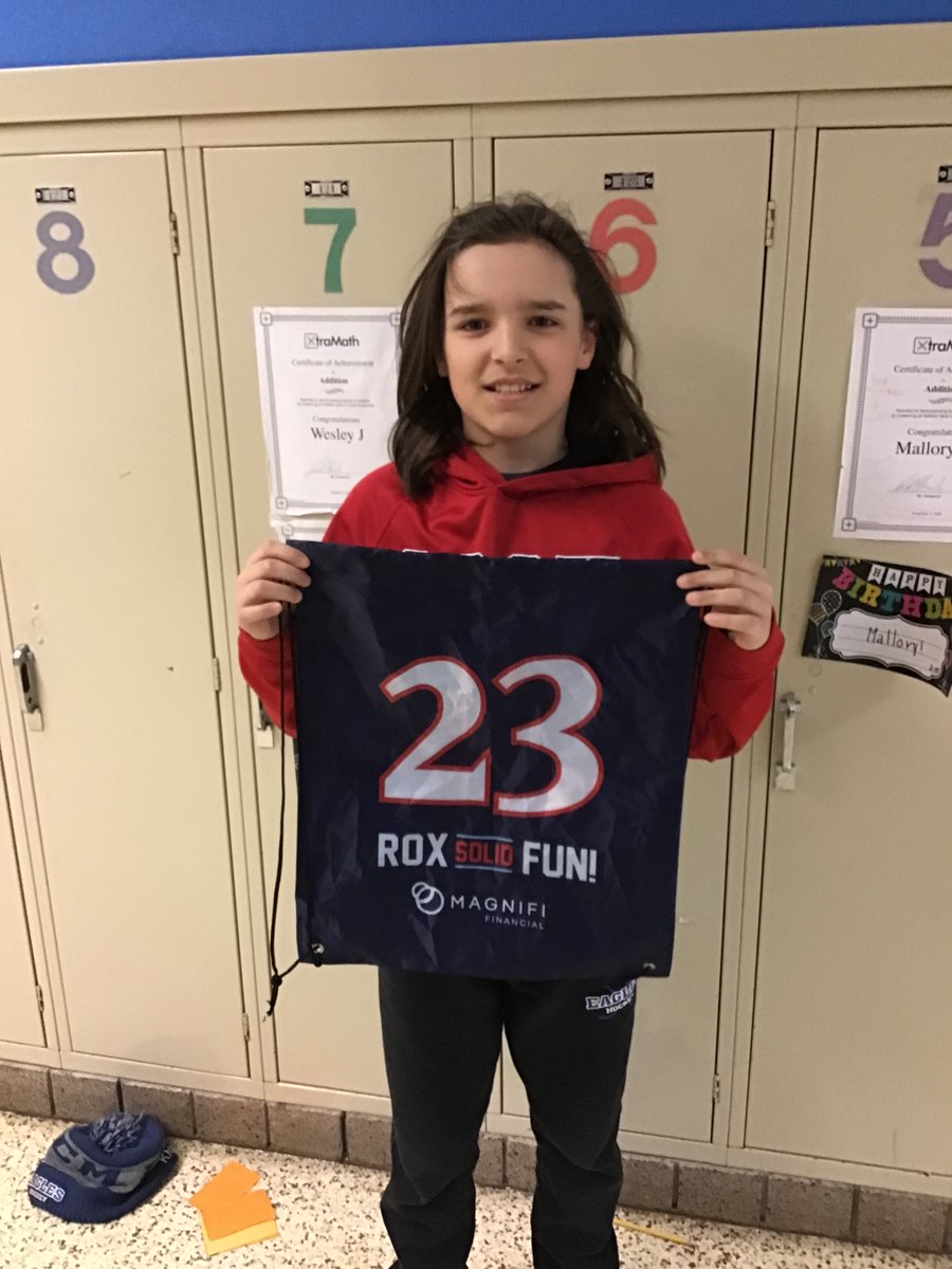 Indy_STEM's tweet photo. More Rox String Bag winners!  Keep up that reading!  #roxreading #stcloudrox https://t.co/DunYJdiTHy