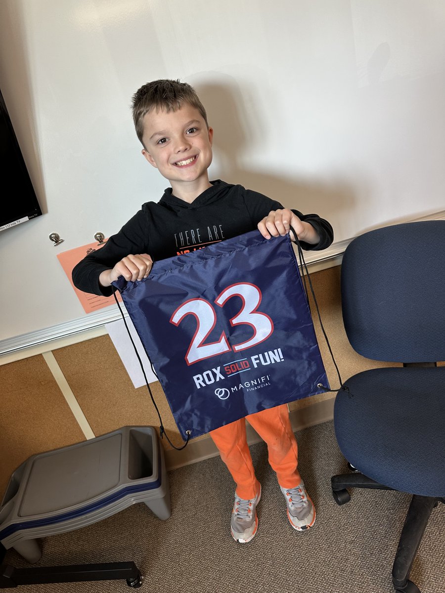 Indy_STEM's tweet photo. More Rox String Bag winners!  Keep up that reading!  #roxreading #stcloudrox https://t.co/DunYJdiTHy