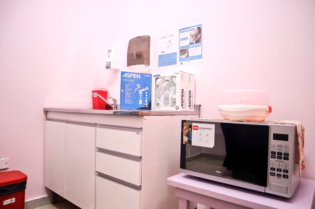 La familia policial cuenta con un “Espacio Amigo de la Lactancia”. Un lugar exclusivo y acondicionado, para que las madres de la <a href="/MisionesPolicia/">Policía de Misiones</a> puedan amamantar o extraer su leche en horario de trabajo, asegurando su adecuada conservación y favoreciendo su continuidad.