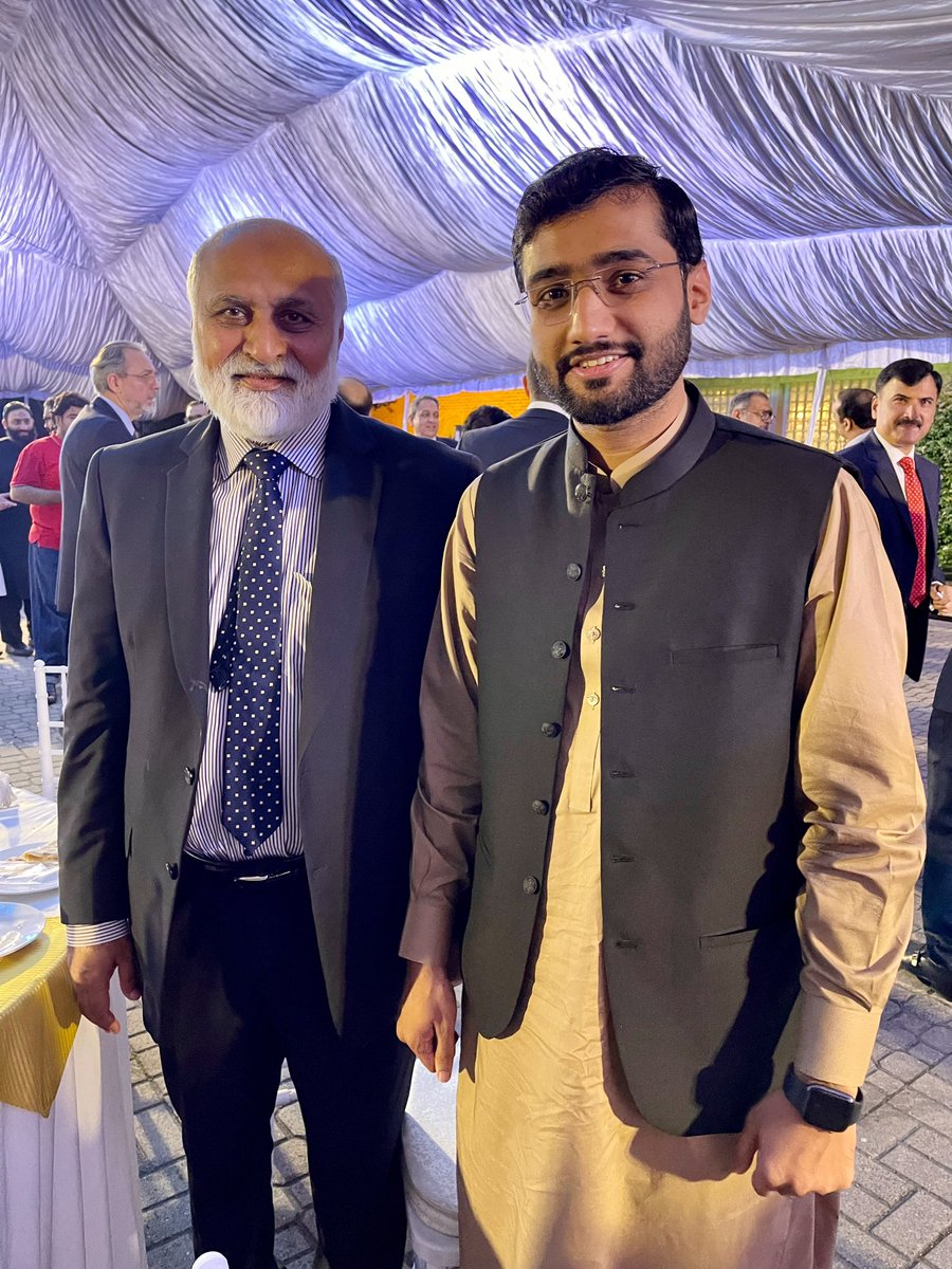 Pleasure meeting with Vice Chancellor @QAU_Official Prof @DrNiazAhmadSI on the Iftar Dinner organized by Embassy of Turkiye in Islamabad. 🇵🇰🇹🇷❤️
#QAU #Quaidian